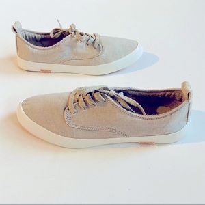 Roxy beige shaka sneakers size 8